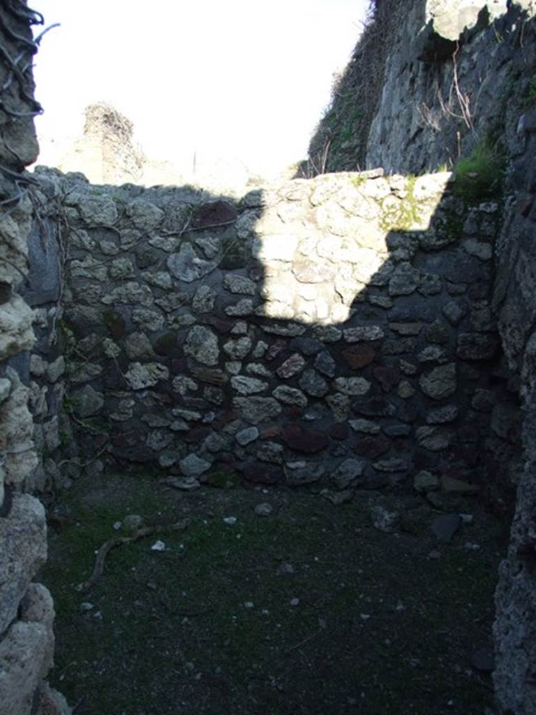 VII.4.31 Pompeii. March 2009. Room 26. Small room or cupboard. Looking east.