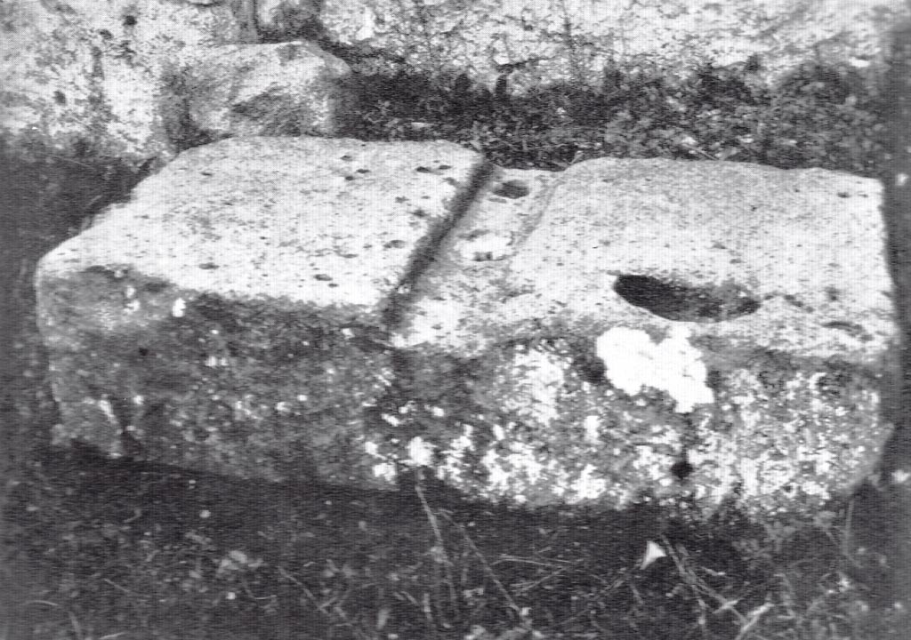 VII.4.31/51 Pompeii. 1932. Photograph of money chest base in the atrium of VII.4.31.
According to Pernice –
this lava block was found in the atrium of VII.4.31, left from the vestibule.
A groove runs across it, in the middle of which is a hole for a mandrel/clamp, which has been cemented in modern times; no traces of lead have been preserved. No notches.
See Pernice, E., 1932. Hellenistische Tische, Zisternenmündungen, Beckenuntersätze, Altäre u. Truhen. Berlin, p. 74, Taf. 44.6.
Thanks to Espen B. Andersson for assisting us in our interest in money-chests.
