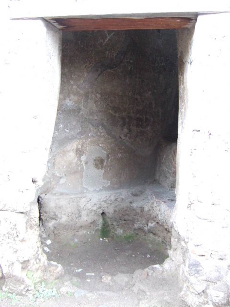 VII.4.37 Pompeii. December 2005. Entrance doorway.