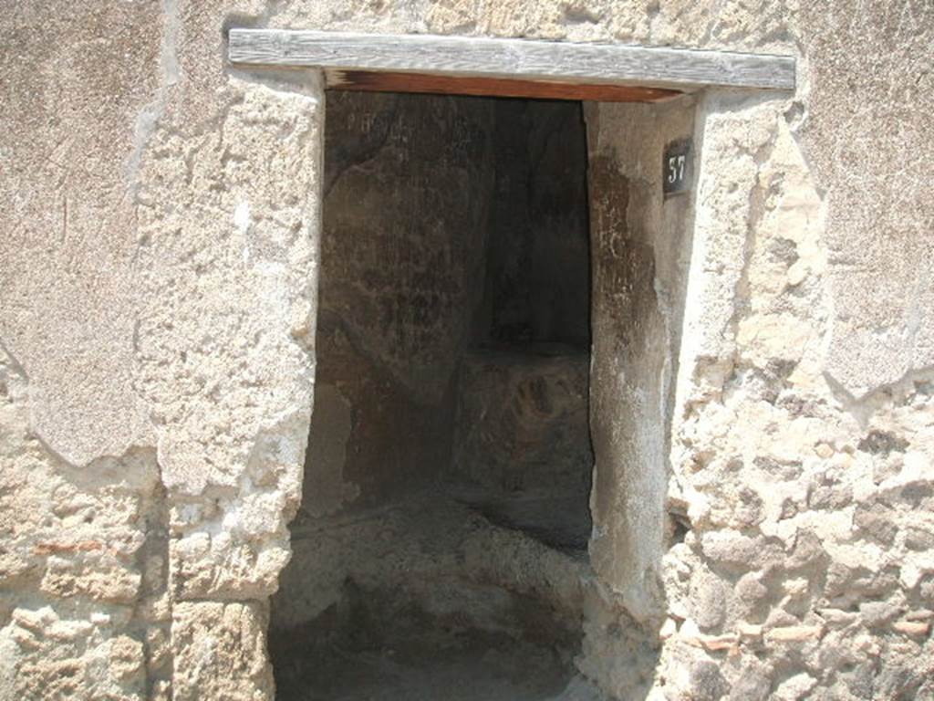VII.4.37 Pompeii. May 2006. Entrance, looking into north-west corner.