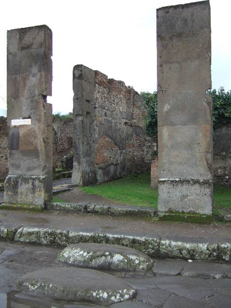 VII.4.46 Pompeii. December 2005. Entrance doorway on Via della Fortuna, looking south. Found on the pilaster on the left of the entrance �
L(ucium)  Aqutium
d(uum)v(irum)  v(irum)  b(onum)  
o(ro)  v(os)  c(olonei)          [CIL IV 7]
See Varone, A. and Stefani, G., 2009. Titulorum Pictorum Pompeianorum, Rome: L�erma di Bretschneider, (p. 356, and Tav.XXIXb)
See Epigraphik-Datenbank Clauss/Slaby (See www.manfredclauss.de)

Found in July 1833 on the pilaster between VII.4.46 and 47, on the right -
N(umerium)  Hersennium
C(aium) Calventium
II vir(os)  i(ure)  d(icundo)  o(ro)  v(os)  f(aciatis)     [CIL IV 292]
See Pagano, M. and  Prisciandaro, R., 2006. Studio sulle provenienze degli oggetti rinvenuti negli scavi borbonici del regno di Napoli.  Naples : Nicola Longobardi.  (p. 148)


