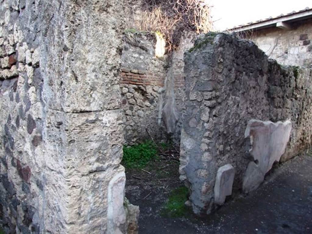 VII.4.48 Pompeii. December 2007. Doorway to Room 9 from corridor 10.