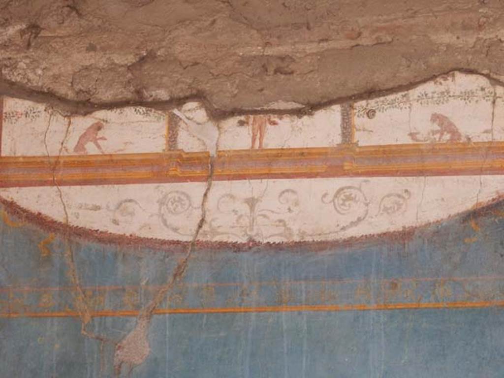 VII.4.48 Pompeii. May 2015. Room 11, detail from upper south wall in south-east corner. Photo courtesy of Buzz Ferebee.