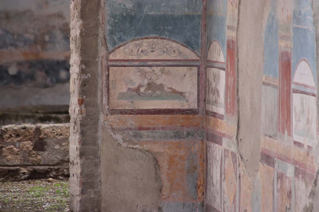 VII.4.48 Pompeii. Ocgtober 2020. Room 11, detail from south wall of tablinum in south-west corner. Photo courtesy of Klaus Heese.