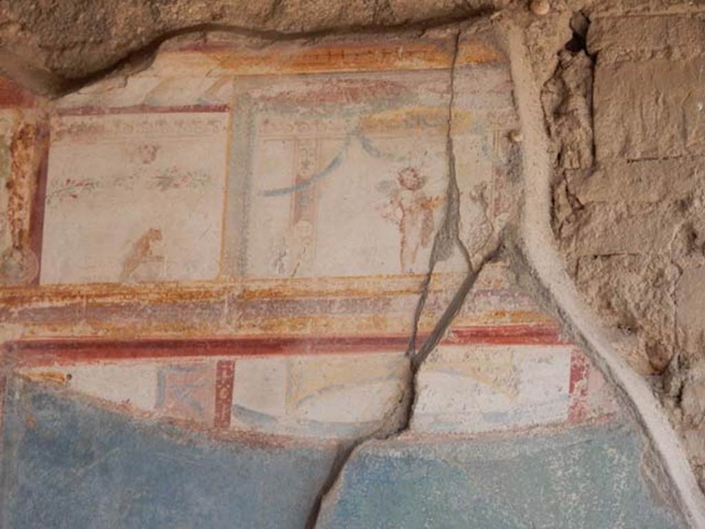 VII.4.48 Pompeii. May 2015. Room 11, upper west wall at north end.
Photo courtesy of Buzz Ferebee.