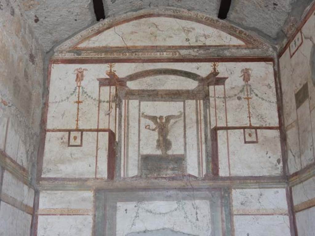 VII.4.48 Pompeii. May 2015. Room 14, upper west wall.
Photo courtesy of Buzz Ferebee.