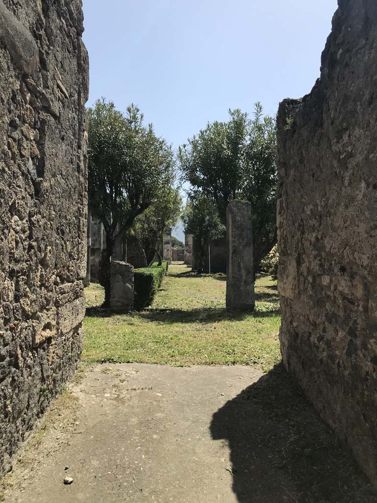 VII.4.31/51 Pompeii. April 2019.
Looking south from rear entrance doorway on Via della Fortuna. Photo courtesy of Rick Bauer.
(Note: other photos of the third (north) peristyle near to VII.4.51, can also be seen in VII.4.31, pt.15).