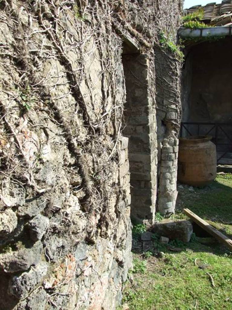 VII.4.56 Pompeii. March 2009. Doorway to Room 8. Staircase.