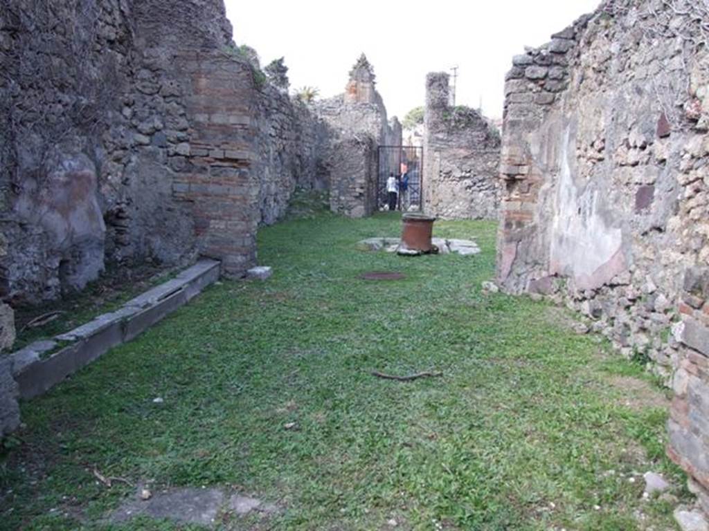 VII.4.56 Pompeii. March 2009. Looking north across Room 9. Tablinum.