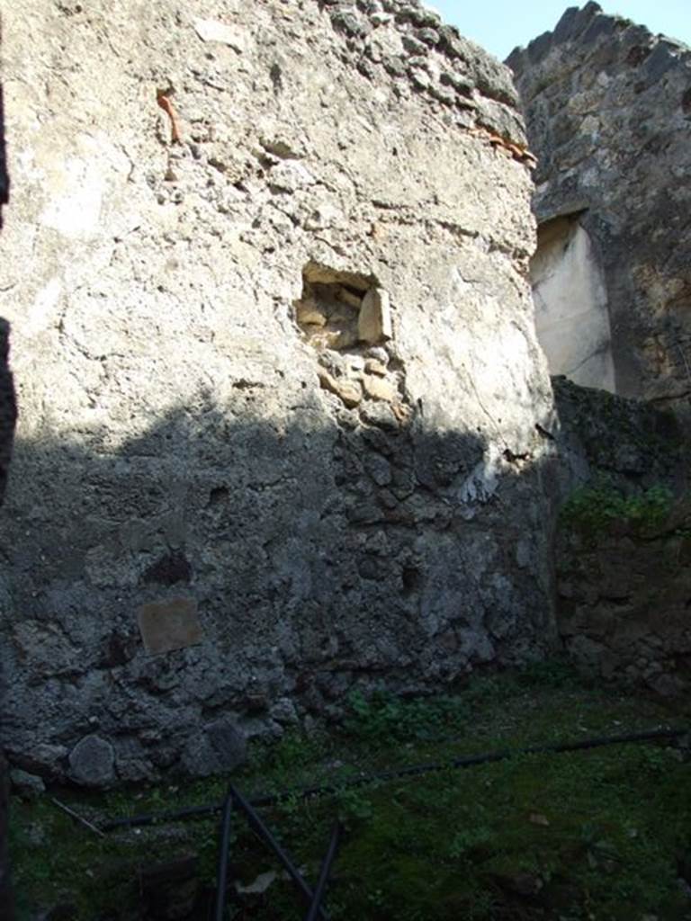 VII.4.56 Pompeii. March 2009. Room 10. East wall of Kitchen, Niche.