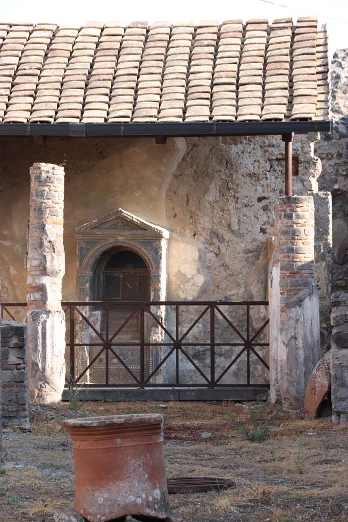 VII.4.56 Pompeii. September 2021.
Looking towards fountain against south wall of garden area. Photo courtesy of Klaus Heese.