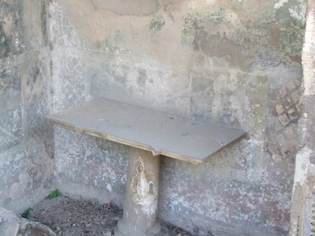 VII.4.56 Pompeii. March 2009. Garden area, South East corner and table.