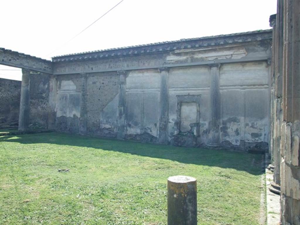 VII.4.57. Pompeii. March 2009. Looking south west across Peristyle.