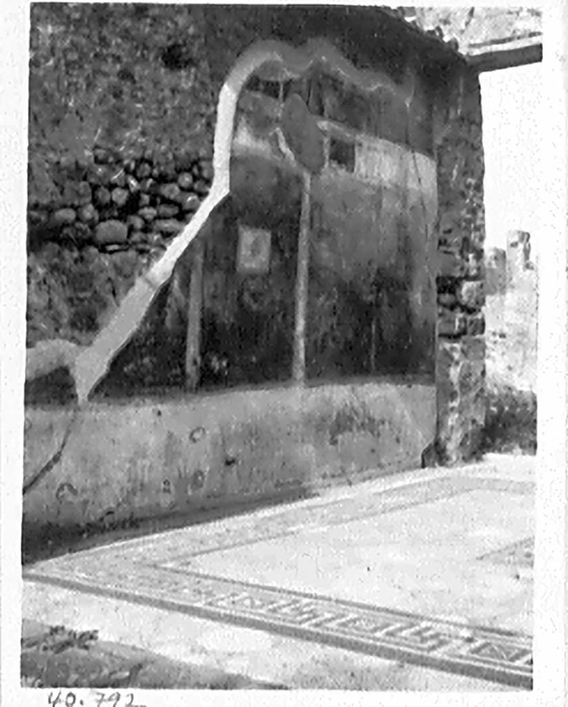 VII.4.59 Pompeii. c.1940. Mosaic floor of oecus m.
DAIR 40.792. Photo © Deutsches Archäologisches Institut, Abteilung Rom, Arkiv.
See http://arachne.uni-koeln.de/item/marbilderbestand/936326