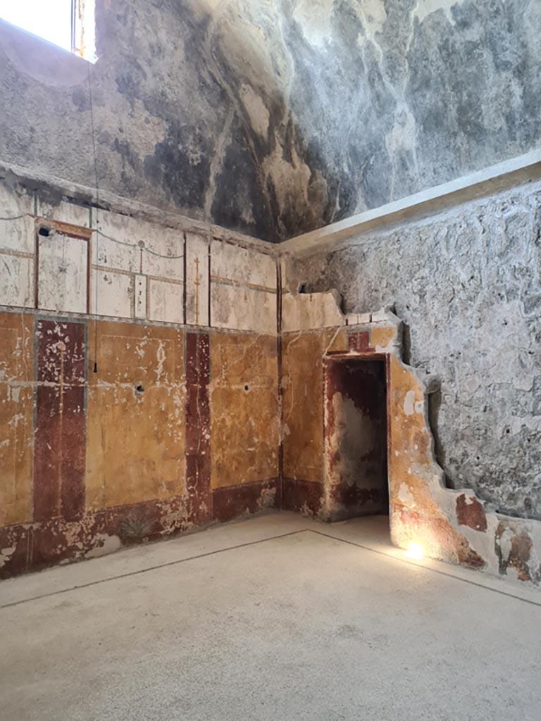 VII.5.8 Pompeii. May 2024.
Tepidarium (49), looking towards north-west corner and doorway into room (46). Photo courtesy of Klaus Heese.