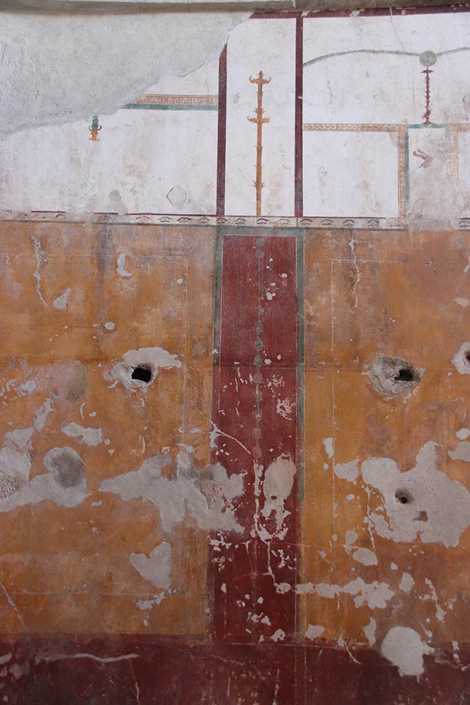 VII.5.8 Pompeii. October 2024.
Tepidarium (49), detail of south wall at east end, (continuation from above). Photo courtesy of Klaus Heese.