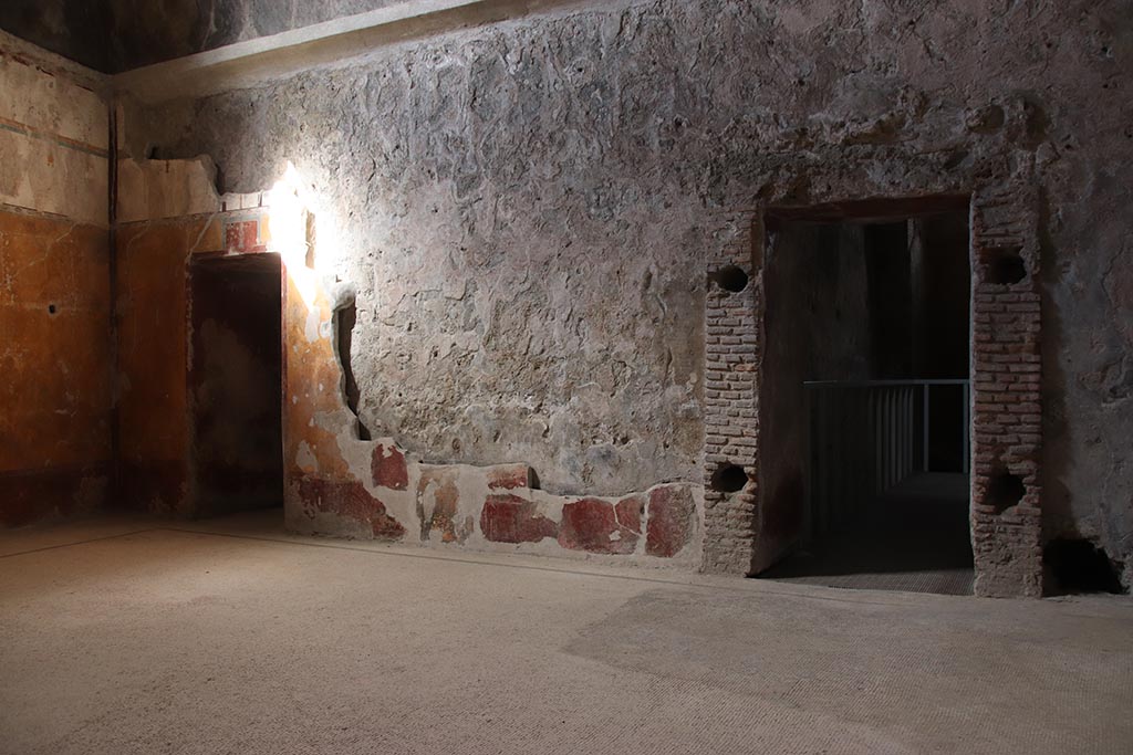 VII.5.8 Pompeii. October 2024.
Tepidarium (49), looking towards north-west corner and north wall, with doorway to Caldarium (50), on right. Photo courtesy of Klaus Heese.