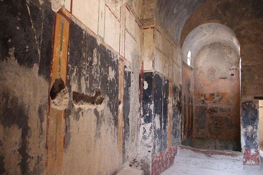 VII.5.8 Pompeii. October 2024.
Room 46, looking north along west wall of Apodyterium, towards Frigidarium basin 48, on right. Photo courtesy of Klaus Heese.