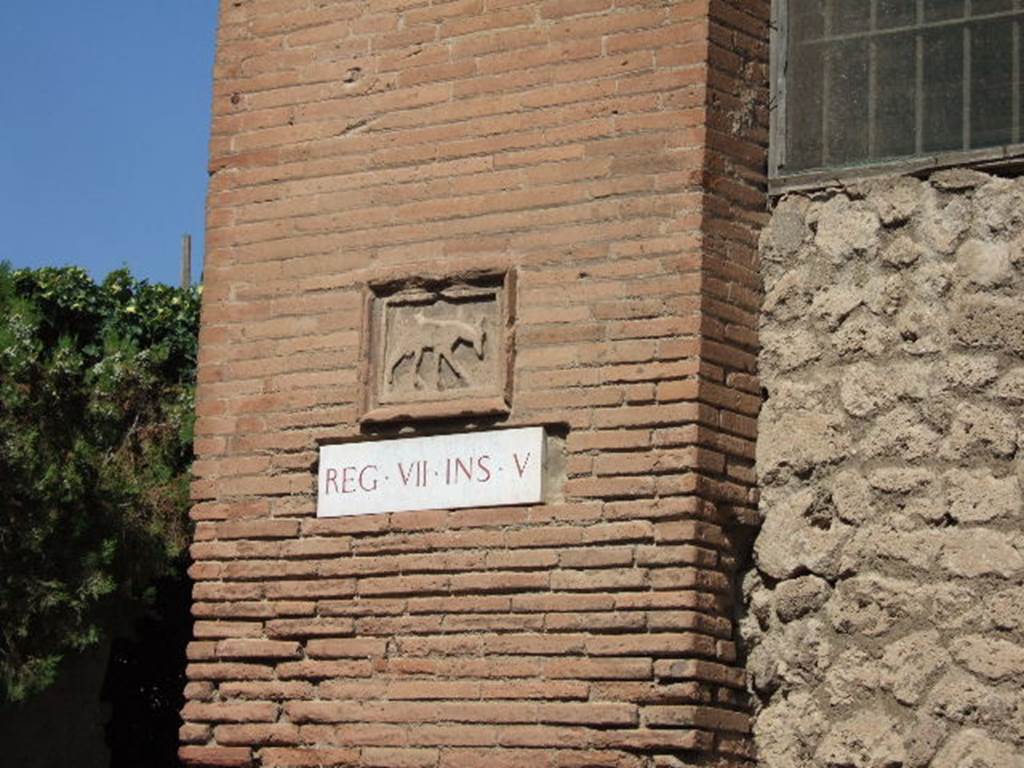VII.5.14 Pompeii. September 2005. Plaque of goat on west pilaster.
According to Fiorelli, this brick pilaster was partly whitewashed, and under the plaque of the goat was the graffito �
M(arcum)  Casellium //
aed(ilem)  d(ignum)  r(ei)  p(ublicae)  fac(it)
Fidelis  Fbrli      [CIL IV 540]
See Pappalardo, U., 2001. La Descrizione di Pompei per Giuseppe Fiorelli (1875). Napoli: Massa Editore. (p.96)
See Epigraphik-Datenbank Clauss/Slaby (See www.manfredclauss.de) who translated the last word as �Ebrli�.
According to Della Corte, an electoral programme found under the plaque, (he numbered it as VII.5.16) was �
Fac Fidelis Aemili    [CIL IV 539]
He noted that on the wall, the actual name read as �Eami�, but he believed it should have been Aemili (see Note 1 on p.174)
See Della Corte, M., 1965.  Case ed Abitanti di Pompei. Napoli: Fausto Fiorentino. (p.173-4)
See VII.5.15, where CIL IV 539 appears to have been found under the painting of the gladiators. 
According to Epigraphik-Datenbank Clauss/Slaby (See www.manfredclauss.de), it read -
Marcellum aed(ilem) EAMH() roga(t?)   [CIL IV 539]


