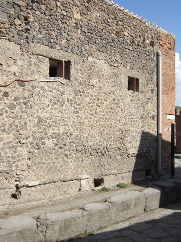 VII.5.17 Pompeii. September 2005.
North side of Vicolo dei Soprastanti, showing east end of south side of insula wall.