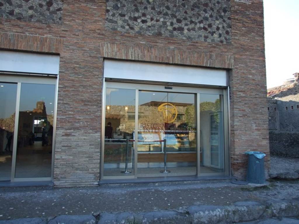 VII.5.20 Pompeii. December 2007. Entrance on right hand side of picture.