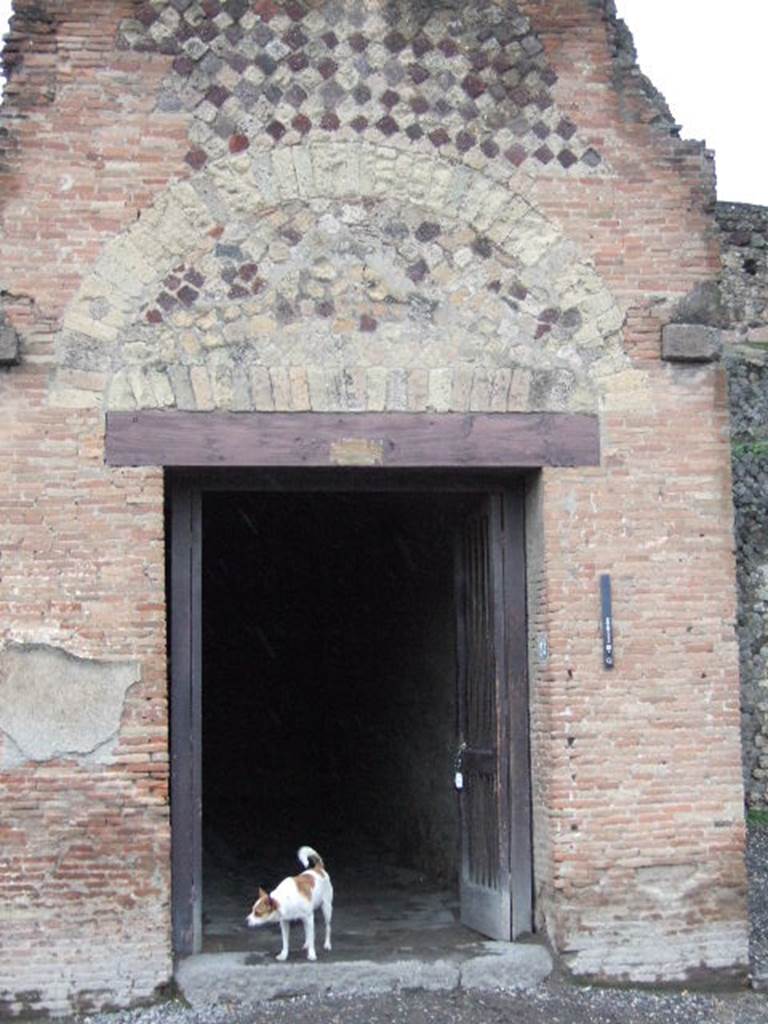 VII.5.24 Pompeii. December 2005. Forum Baths entrance (12 on plan).
This leads to the men’s baths and the courtyard with portico (see plan).
According to Fiorelli-
VII.5.18-29. One sees a series of large shops topped with higher floors, amongst which was the doorway leading to the garden of the Men’s Baths.
They have no particularity of construction, but were found rich in objects, some of which would have fallen from the upper floors.
(Vedesi una serie di grandi botteghe gia sormontate da altro piano, tra le quali era l’adito (n.24) portante al giardino al bagno virile. Esse non hanno particolarita di costruzione, ma furon trovate ricche di oggetti, alcuni dei quali caduti dai cenacoli superiori.)
See Pappalardo, U., 2001. La Descrizione di Pompei per Giuseppe Fiorelli (1875). Napoli: Massa Editore. (p.96).