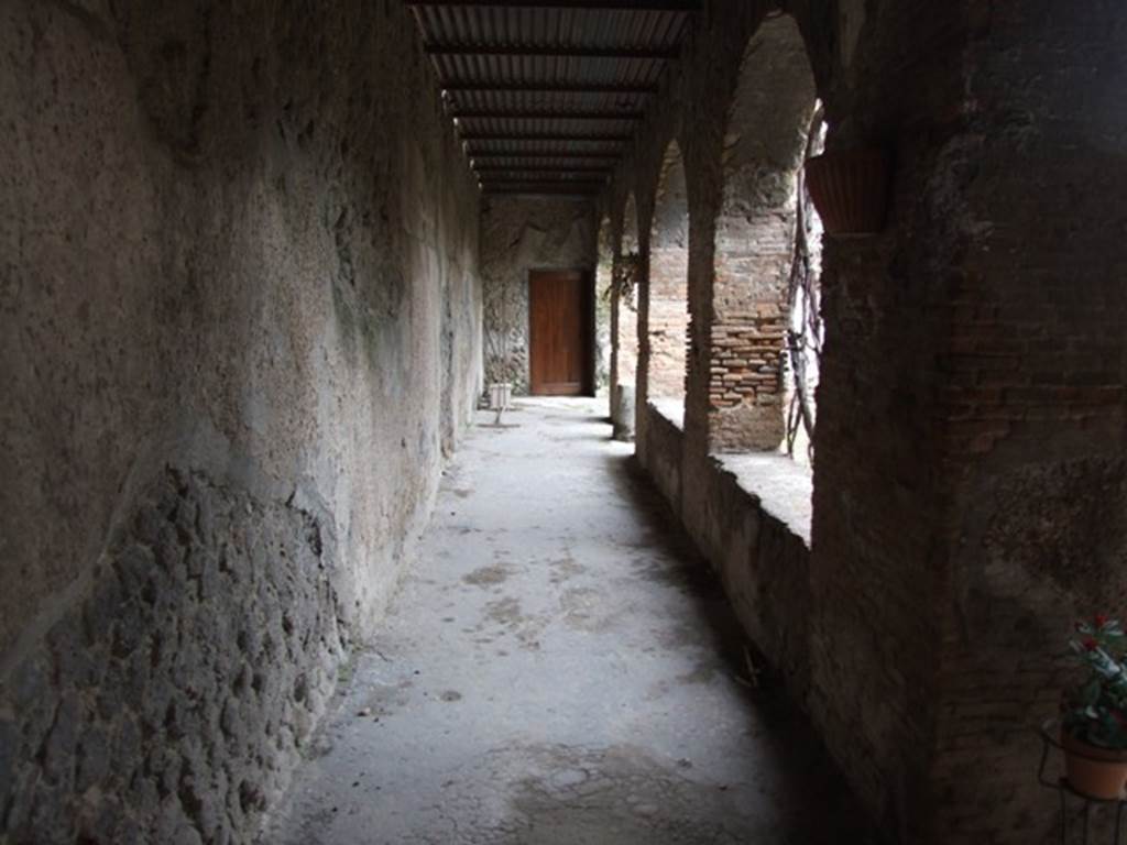 VII.5.24 Pompeii. March 2009. Looking south along East Portico of Courtyard, with brick pillars and arches.
