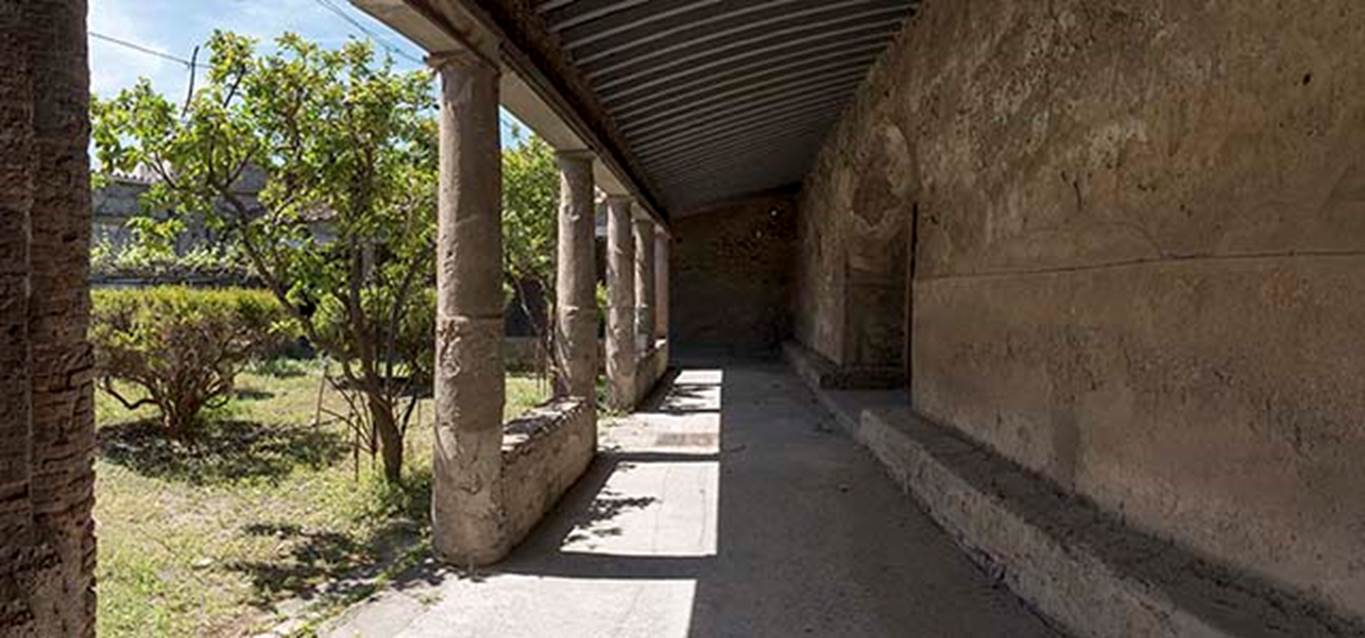 VII.5.24 Pompeii. May 2017. Looking west along north portico (7) supported by columns. At the side are stone benches (8). Photo courtesy of John Puffer.