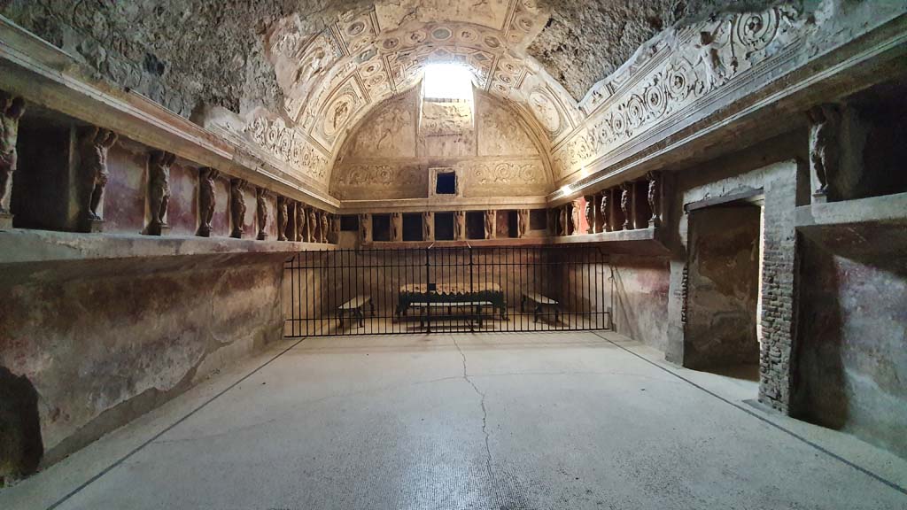 VII.5.24 Pompeii. August 2021. Tepidarium (37), looking towards south end.
Foto Annette Haug, ERC Grant 681269 DÉCOR.