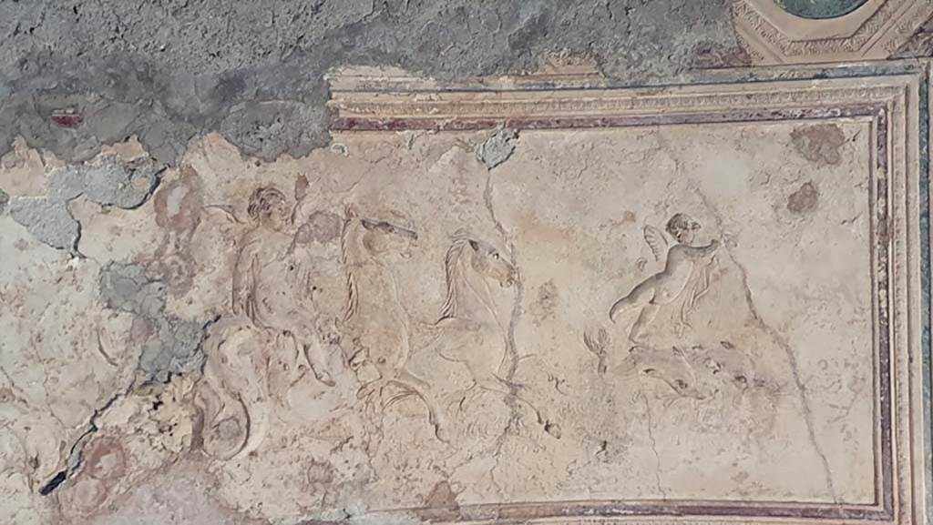 VII.5.24 Pompeii. August 2021.
Detail of stucco plaque in centre of upper vaulted ceiling at south end of tepidarium.
Foto Annette Haug, ERC Grant 681269 DÉCOR.