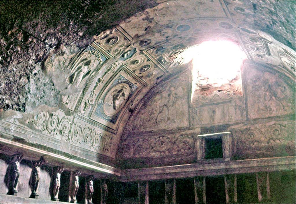 VII.5.24 Pompeii. June 1962. Looking towards south-east corner and south wall with window, of tepidarium.
Photo by Brian Philp: Pictorial Colour Slides, forwarded by Peter Woods
(P43.13 POMPEII Roof detail Tepidarium Forum Baths)