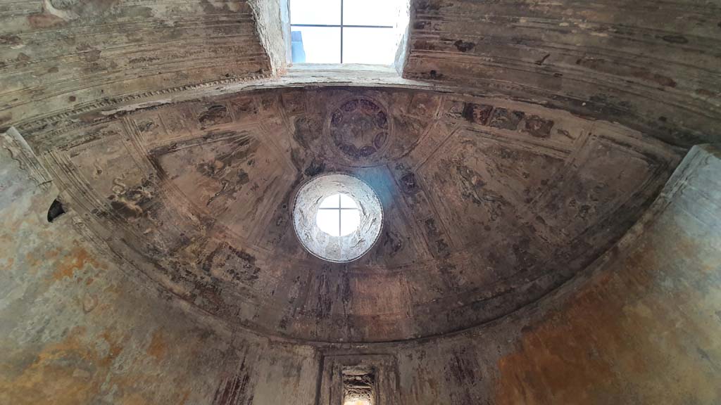 VII.5.24 Pompeii. August 2021. Caldarium (39), ceiling above lamp niche in basin alcove.
Foto Annette Haug, ERC Grant 681269 DÉCOR.