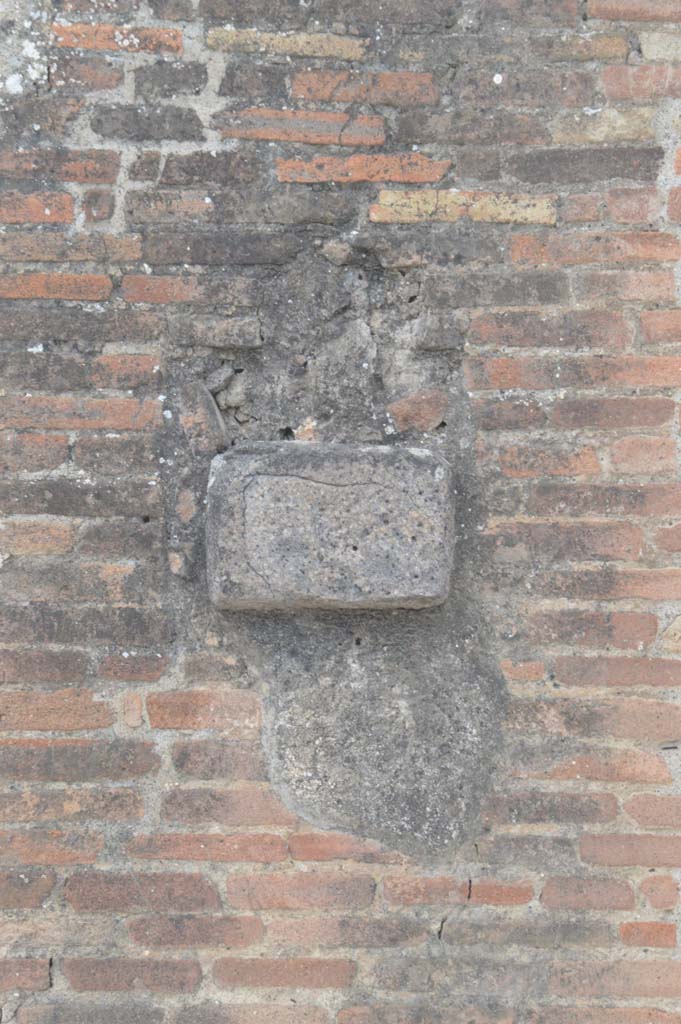 VII.5.29 Pompeii. March 2019.
Detail of plaque (?) on north side of entrance doorway.
(Note – something very similar can be seen on the east side of the doorway at VII.5.1, the west side of the doorway at VII.5.2, and between the pilasters of VII.5.23/24 and 25).
Foto Taylor Lauritsen, ERC Grant 681269 DÉCOR.
Foto Taylor Lauritsen, ERC Grant 681269 DÉCOR.