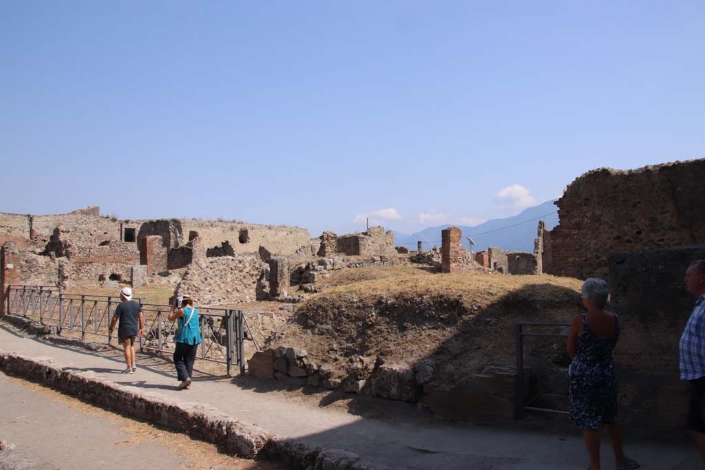 VII.6.1, Pompeii, doorway on right. September 2019.
Looking south-east across VII.6 on south side of Via delle Terme, from junction with Vicolo del Farmacista, on right.
Photo courtesy of Klaus Heese.