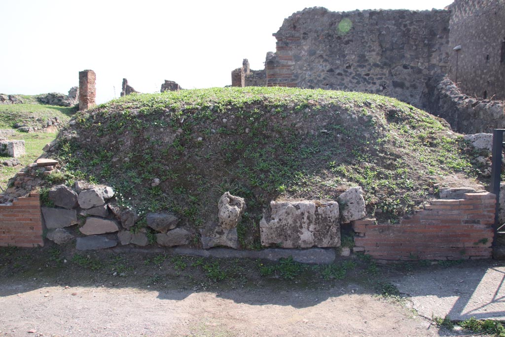 VII.6.2 Pompeii. October 2023. Looking south towards entrance doorway between masonry pilasters. Photo courtesy of Klaus Heese.