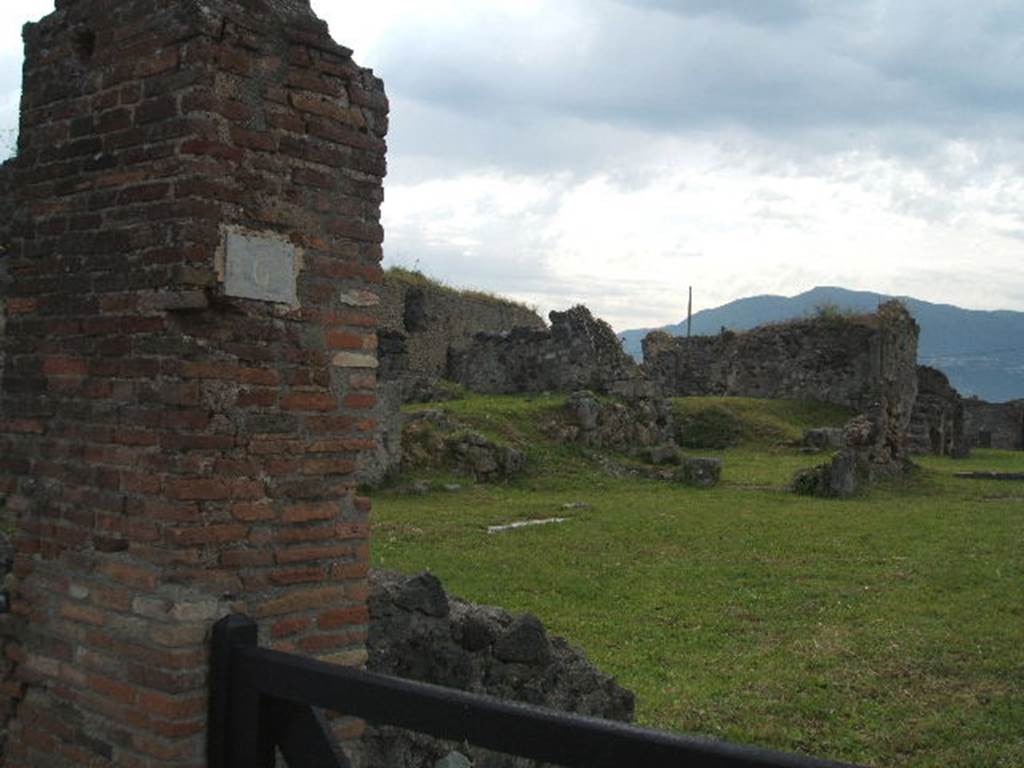 VII.6.6 Pompeii. May 2005. Looking south-west from entrance towards remains of VII.6.7