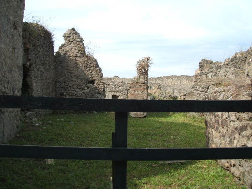 VII.6.16 Pompeii. May 2005. Entrance, looking west.