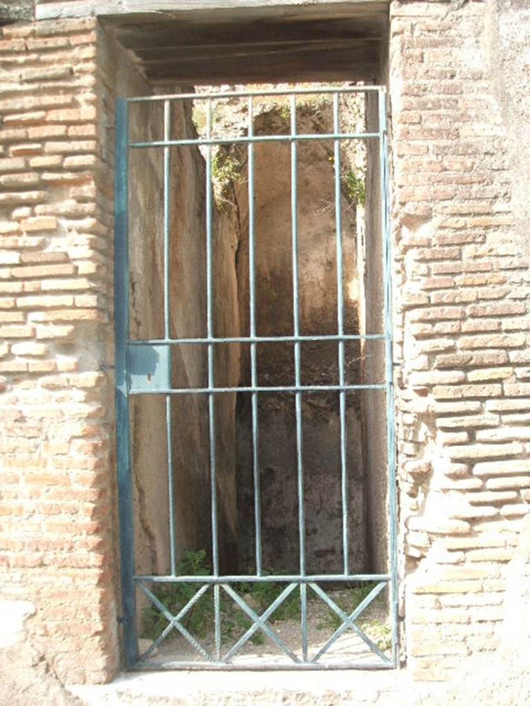 VII.6.17 Pompeii. May 2005. Entrance.