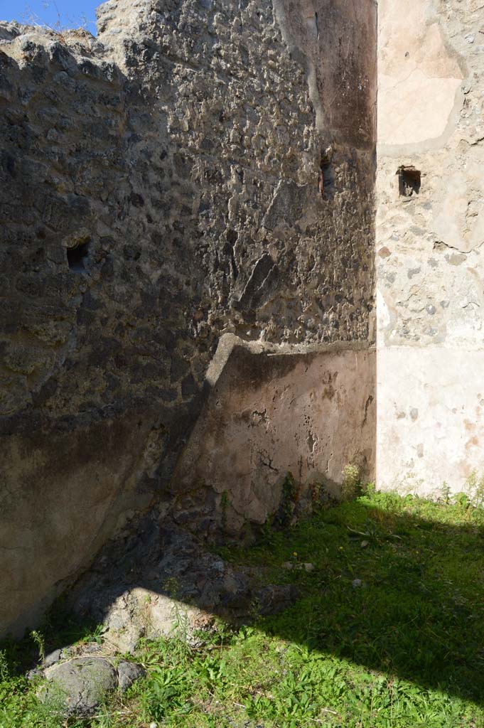 VII.6.34 Pompeii. October 2017.
Looking towards west wall with base of stairs and imprint of ladder in plaster, and north-west corner.
Foto Taylor Lauritsen, ERC Grant 681269 DÉCOR.