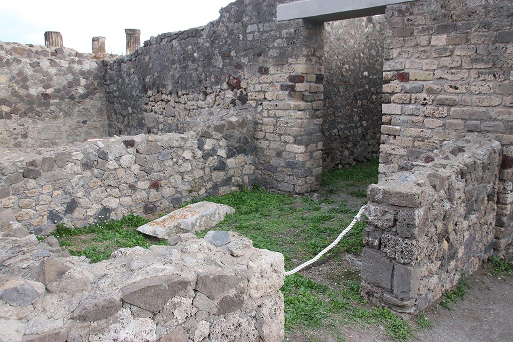 VII.7.2 Pompeii. October 2024.
Looking south-east from east side of atrium, towards doorway in south wall into room “e”. Photo courtesy of Klaus Heese.