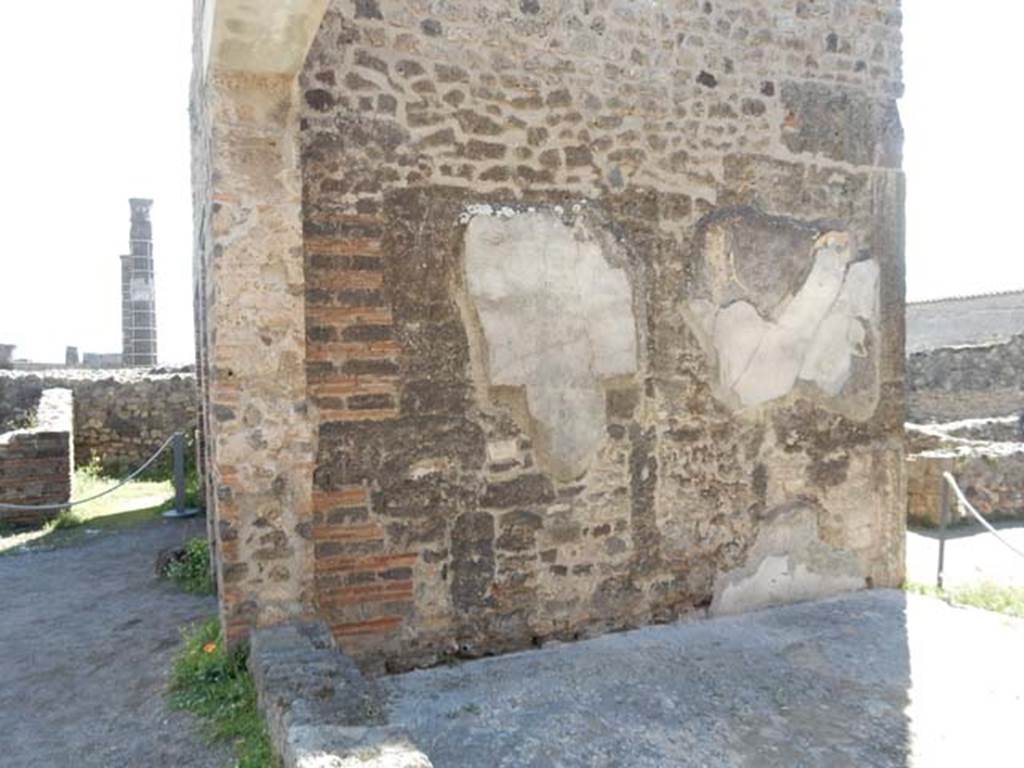 VII.7.2 Pompeii, May 2018. East wall of tablinum “k”. Photo courtesy of Buzz Ferebee.