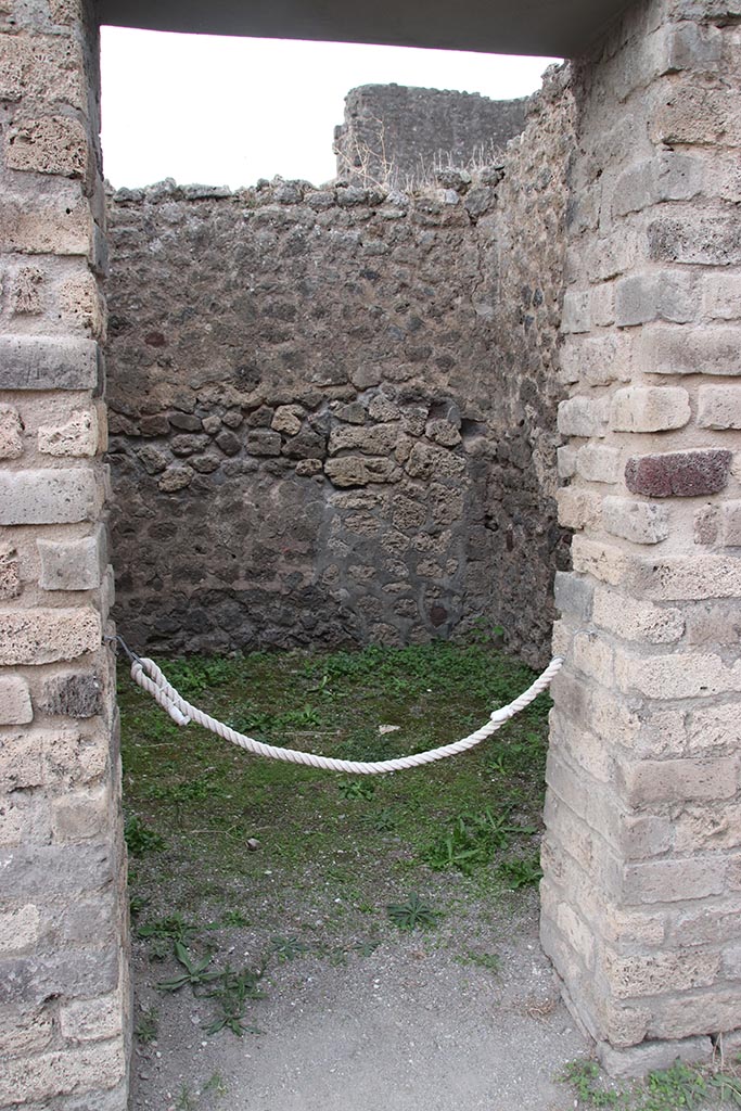 VII.7.2 Pompeii. October 2024.
Room “d”, looking south through doorway. Photo courtesy of Klaus Heese.