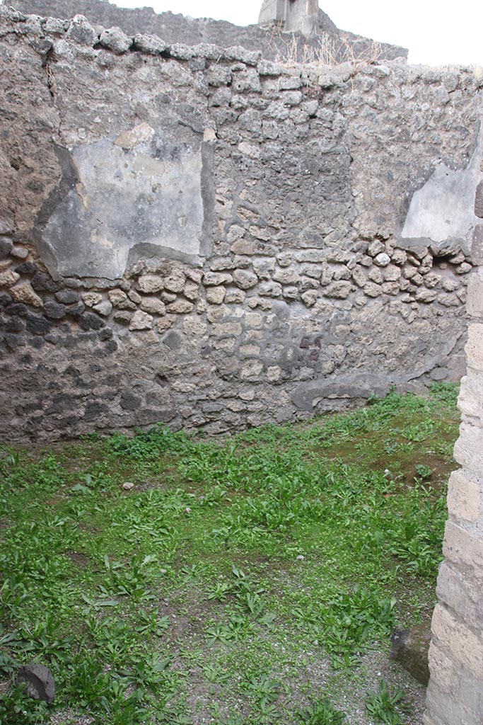 VII.7.2 Pompeii. October 2024.
Room “i”, looking through doorway towards south wall. Photo courtesy of Klaus Heese.