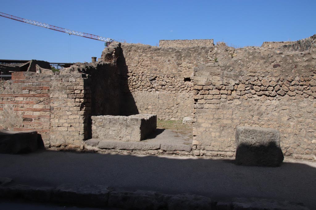VII.7.3 Pompeii. October 2023.
Looking towards north side of Via Marina with entrance doorway to shop-room. Photo courtesy of Klaus Heese.