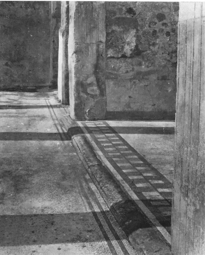 VII.7.5 Pompeii. C.1930. Looking west across flooring of portico, and threshold of exedra (u)/tablinum.
According to Blake –
The pattern on this flooring was described erroneously, as The Turreted Wall, and used in the threshold of the tablinum (?) of VII.7.5, occurring only once to my knowledge, in a pavement which is probably to be assigned to the first century AD. (p.106)
See Blake, M., (1930). The pavements of the Roman Buildings of the Republic and Early Empire. Rome, MAAR, 8, (p.73 and 106 & pl.2, tav.2).
