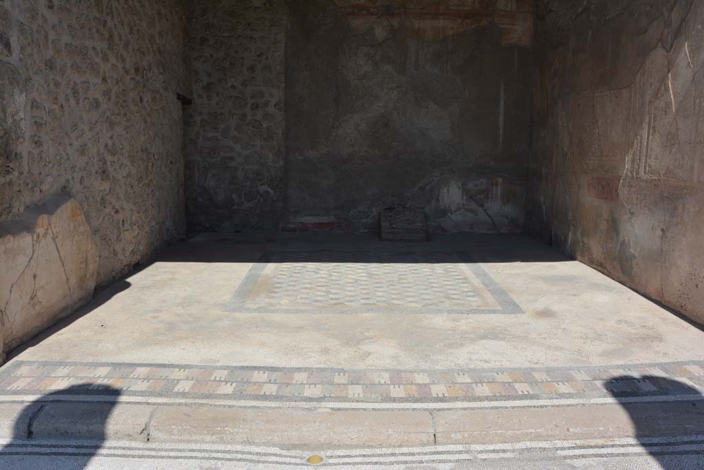 VII.7.5 Pompeii. September 2019. Exedra (u), looking north.
Foto Annette Haug, ERC Grant 681269 DÉCOR.