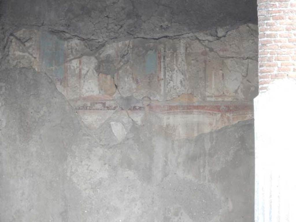 VII.7.5 Pompeii. May 2015. Detail of remains of painted decoration on north wall of exedra (u). Photo courtesy of Buzz Ferebee.
