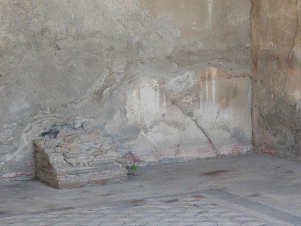 VII.7.5, Pompeii. May 2018. Exedra (u), looking across flooring towards north wall and north-east corner.
Photo courtesy of Buzz Ferebee.