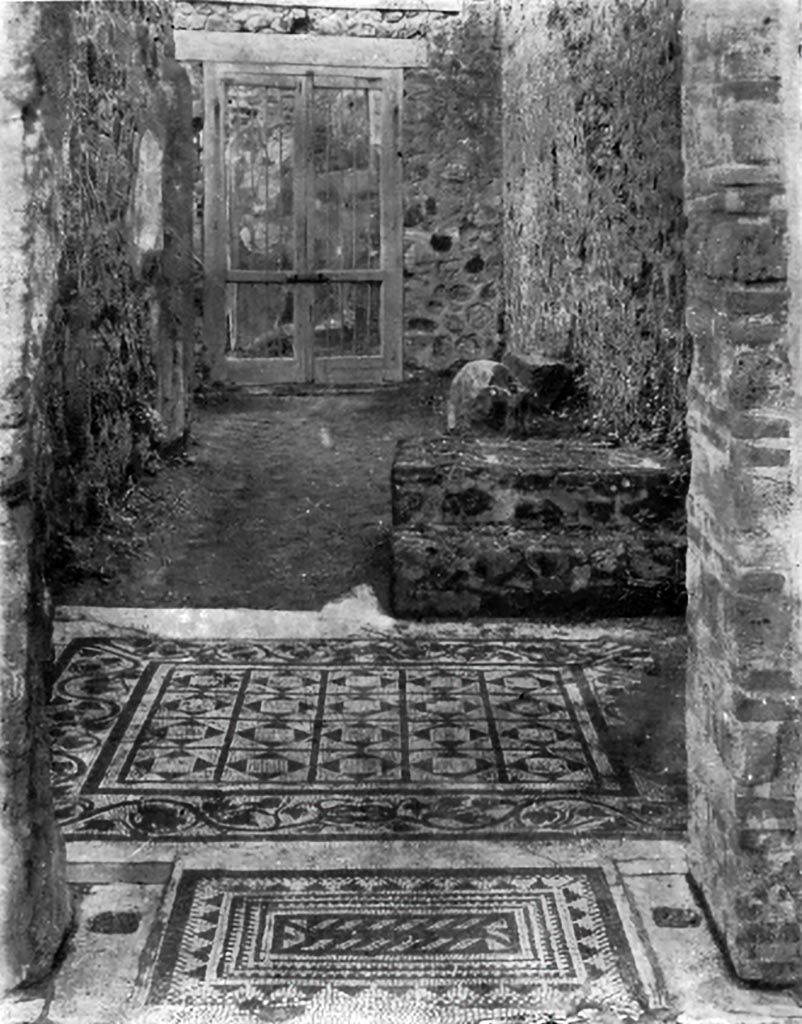 VII.7.5 Pompeii. c.1930.
Looking across flooring in corridor/room (r), at the rear an ivy-leaf design enclosing a simple geometric pattern.
See Blake, M., (1930). The pavements of the Roman Buildings of the Republic and Early Empire. Rome, MAAR, 8, (p.81 & Pl.23, tav. 2).