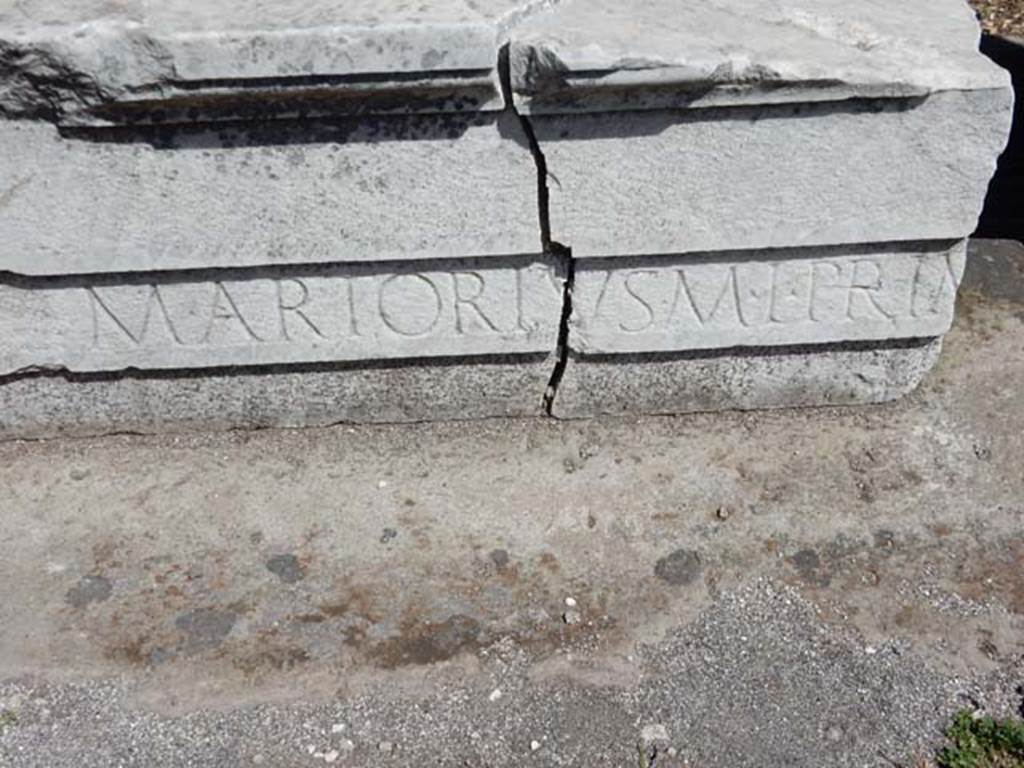 VII.7.5, Pompeii. May 2018. Detail from block of marble with the inscription of M. Artorius Primus (CIL X 807).
Photo courtesy of Buzz Ferebee.